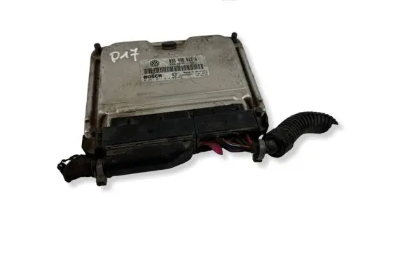 Volkswagen PASSAT B5 Engine control unit/module 038906019A 0281011614 1039S03571
