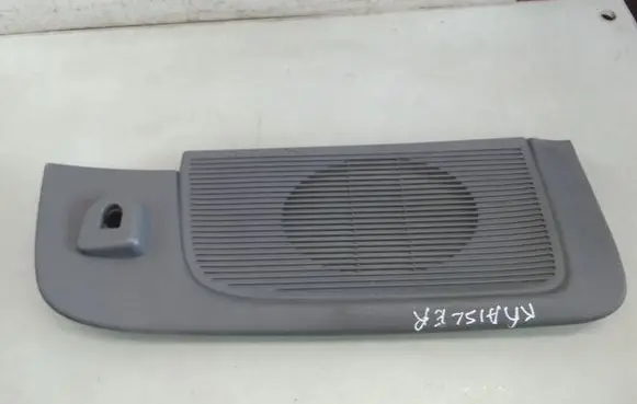 Chrysler Voyager Subwoofer grill/trim 0008252601