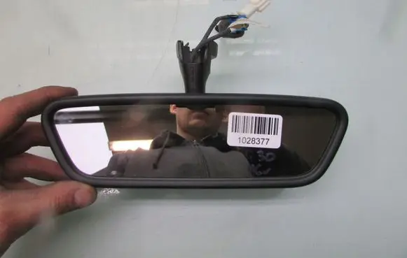 Infiniti Q30 Rear view mirror (interior)