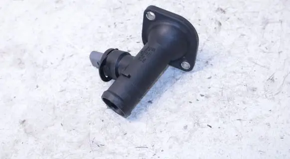 Volkswagen Touran I Engine coolant pipe/hose 03G121121D