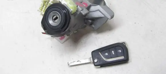 Toyota Avensis T270 Ignition lock 89783-05030