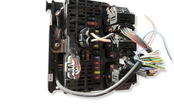 Peugeot 407 Fuse module 9656593780 BSML0100 S118983001L