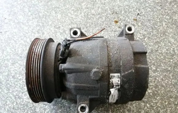Renault Scenic I Air conditioning (A/C) compressor (pump) 7700103536