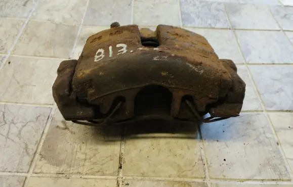 Volkswagen Golf V Front brake caliper