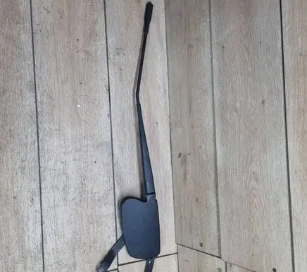 Front wiper blade arm