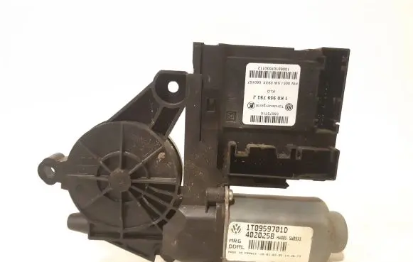 Volkswagen Caddy Front door window regulator motor 1K0959793J 05075710 10060107030112