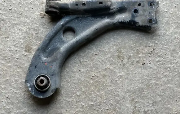 Peugeot 308 Front lower control arm/wishbone