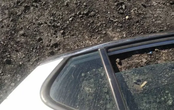 KIA Optima Rear vent window glass as2