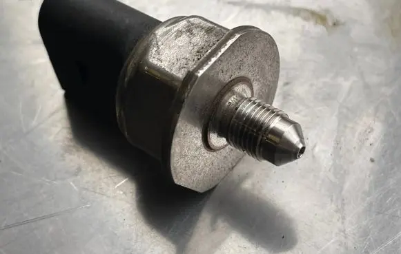 Fuel pressure sensor