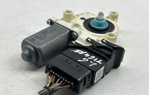 Volkswagen Tiguan Rear door window regulator motor 962624100 23088330 746019900
