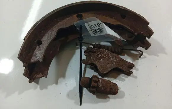 Peugeot 406 Handbrake/parking brake pads 