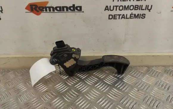 Toyota RAV 4 (XA40) Accelerator throttle pedal 781100W040