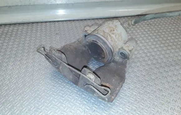 Opel Meriva B Front brake caliper 