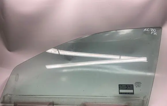 Volvo XC70 Front door window glass four-door E000186
