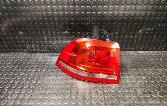 Volkswagen Touareg II Rear/tail lights 7P6945095B