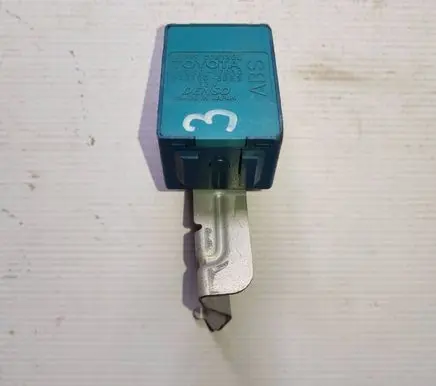 Toyota Prius (XW30) Window wiper relay 8594047010 0521003082