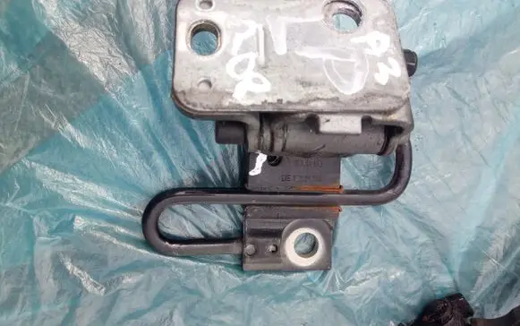 Audi A3 S3 8P Front door upper hinge 8E0831412B