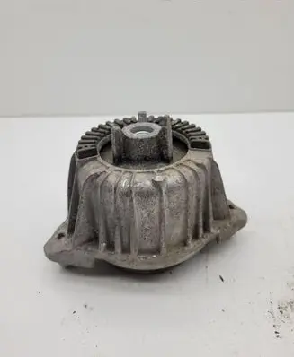 Mercedes-Benz E W212 Engine mount bracket A2042405017