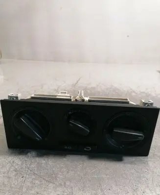 Volkswagen PASSAT B5 Climate control unit 1J0820045M
