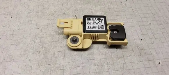 Opel Zafira B Airbag deployment crash/impact sensor 13251087 EA013716101 343149712