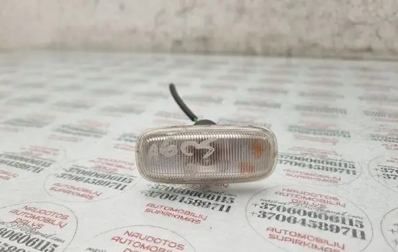 Audi A6 S6 C5 4B Front fender indicator light 