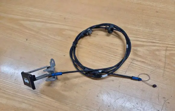 Honda CR-V Engine bonnet/hood lock release cable E107