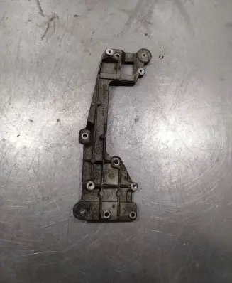 Volkswagen PASSAT B6 Engine mounting bracket 03G131159