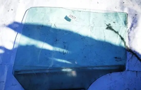 Opel Astra H Rear door window glass AS2