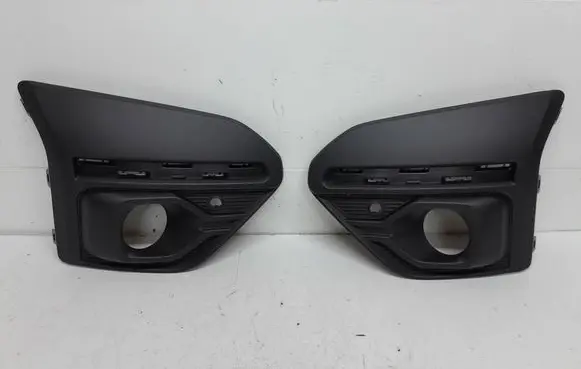 Dacia Sandero III Front bumper lower grill 261523351R 261A35053R 261A37992R