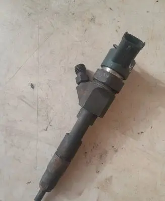Volvo S40, V40 Fuel injector 0445110021