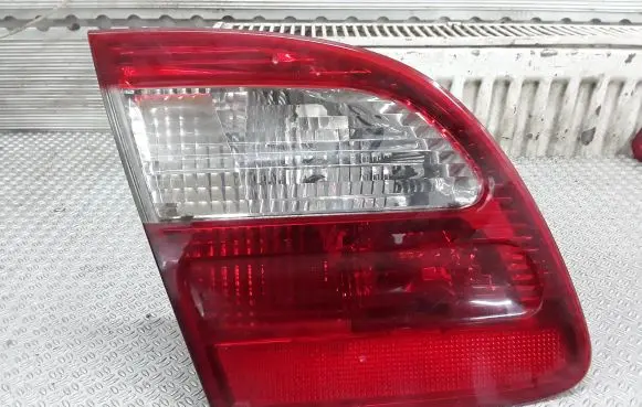 Mercedes-Benz E W210 Tailgate rear/tail lights A2118201364