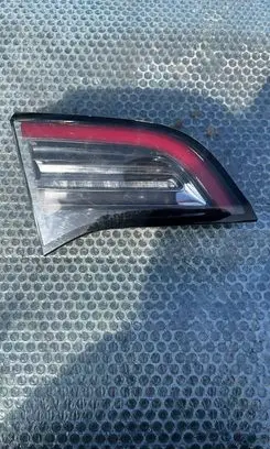 Tesla Model 3 Rear/tail lights 1077403-00-B