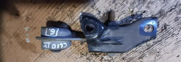 Renault Clio IV Engine mount vacuum valve 112381035R