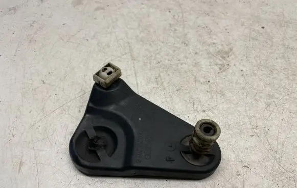 Volkswagen Golf V Gear shift cable linkage 1K0711202E