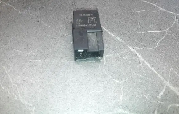 Volvo S40, V40 Fuel pump relay 95338211