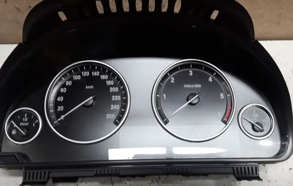 BMW 5 F10 F11 Speedometer (instrument cluster) 6835413