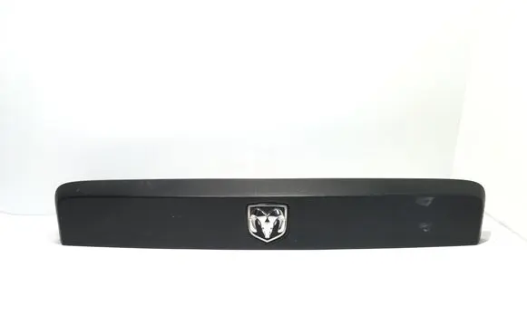 Trunk door license plate light bar
