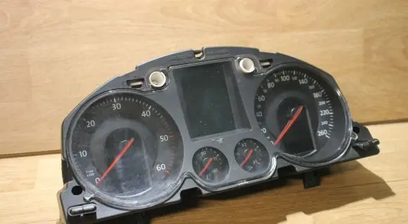 Volkswagen PASSAT B6 Speedometer (instrument cluster) A2C53117394