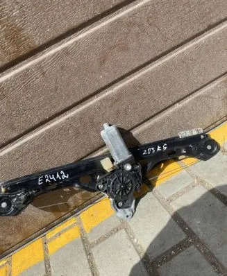 Mercedes-Benz C W203 Rear door window regulator with motor 104048XXX E2412