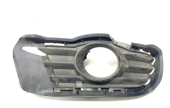 Mercedes-Benz C AMG W204 Front fog light trim/grill A2048850223