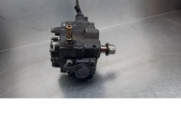 Peugeot 307 CC Fuel injection high pressure pump