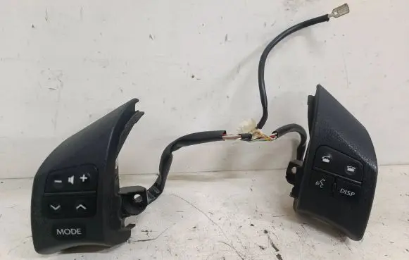 Steering wheel buttons/switches