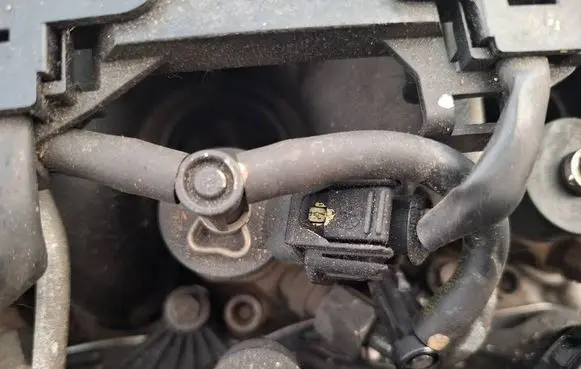 Mazda 2 Fuel injector 0445110239