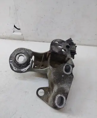 Audi A6 S6 C5 4B Engine mounting bracket 4b0199352b
