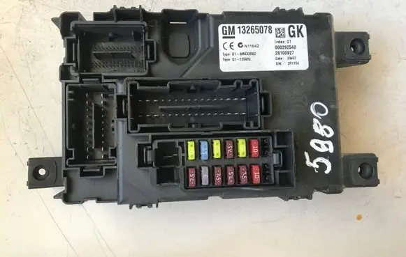 Opel Corsa D Fuse module 13265078