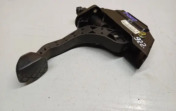 Skoda Fabia Mk1 (6Y) Clutch pedal 6Q1721059F