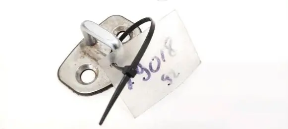 Skoda Octavia Mk2 (1Z) Front door lock loop/hook striker 6Y0837033C 1Z0837033C