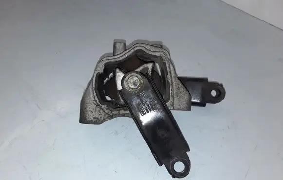 Volvo XC60 Engine mounting bracket 8070H18