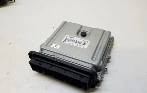 BMW 6 F06 Gran coupe Engine control unit/module 8572873 0281019501