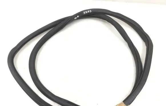 Volkswagen Golf V Rear door rubber seal (on body) 5M0867913B